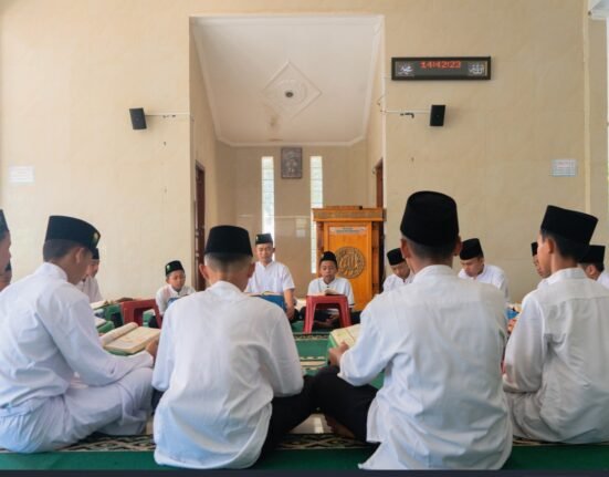Halaqah Qur'an Santri Hidayatullah